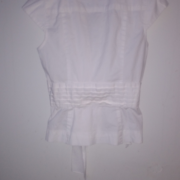 Anne Klein size 8 white sleeveless blouse with waist tie - Picture 2 of 3